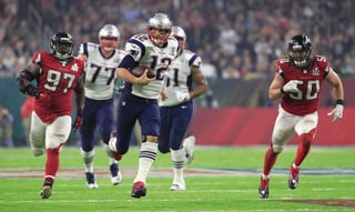 El documental de Tom Brady lleva como nombre Tom vs. Time (Tom contra el tiempo) y se transmitirá por Facebook Watch. Retransmitirá la temporada 2017, cuando Brady ganó su quinto anillo de Super Bowl. (Archivo)
