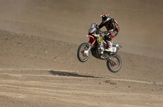 El piloto argentino Diego Duplessis compite en el Rally Dakar 2018. (EFE)