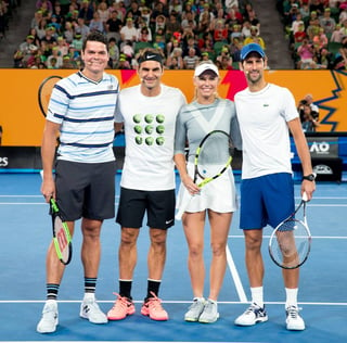 De izquierda a derecha: Milos Raonic, Roger Federer, Caroline Wozniacki y Novak Djokovic, cartas fuertes del Abierto de Australia. (Fotografía de AP)