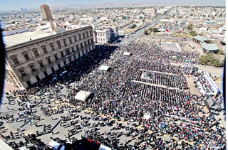 Plan. Ante cientos de personas en la capital de Chihuahua, Javier Corral anunció un plan de acción que incluye una estrategia legal y movilizaciones. (AGENCIA REFORMA)