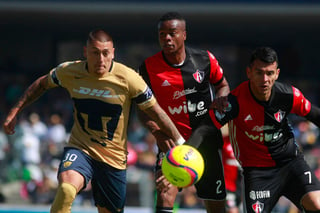 Nicolás Castillo (i) metió dos goles en el triunfo de Pumas. Castillo vuelve a meter doblete con los Pumas