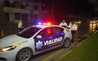Vigilancia. Las autoridades buscan bajar el número de accidentes viales en diversos puntos de la región Lagunera. (ARCHIVO) 