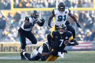 Pese a los estupendos números de ayer del mariscal de campo Ben Roethlisberger, los Steelers cayeron ante los impresionantes Jaguars de Jacksonville. (EFE)