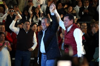 Unidos. José Antonio Meade (centro) elogió a Miguel Ángel Osorio (der.), a quien se refirió como un amigo. (AGENCIA REFORMA)