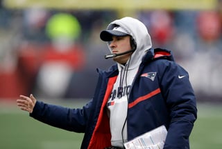 El coordinador ofensivo de los Patriots, Josh McDaniels, ya fue entrenador en jefe, pero no le fue bien con los Broncos de Denver (11-17). (AP)