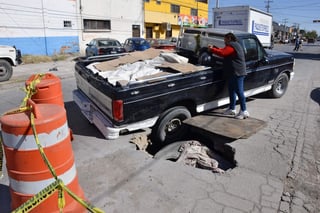 El gerente técnico de la empresa, Raymundo Rodríguez de la Torre informó que el lugar donde ocurrió el problema con el vehículo está debidamente señalizado. (FERNANDO COMPEÁN)