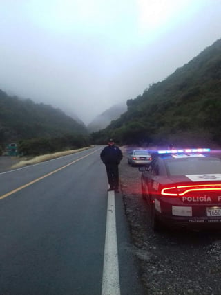 Ante las condiciones climatológicas adversas, la nula visibilidad por presencia de niebla, la Autopista Saltillo Monterrey se cerró a la circulación en ambas direcciones. (NOTIMEX) 