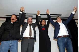 Definen. Alejandra Barrales (centro der.) es la candidata del PRD. (AGENCIA REFORMA)