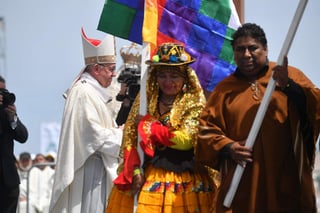 'Mira la fe de este pueblo, y regálarles unidad y paz', concluyó el pontífice en su mensaje final de agradecimiento antes de emprender su viaje hacia Perú, segunda etapa de su sexta visita a Latinoamérica. (EFE)