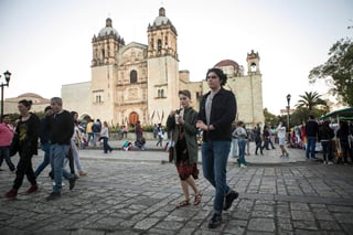  El gobernador del estado mexicano de Oaxaca, Alejandro Murat Hinojosa, aseguró hoy aquí que su  entidad “vivió el 2017 como su mejor año en mucho tiempo”, al recibir a casi cuatro millones de turistas nacionales e internacionales. (ARCHIVO)