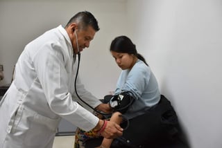 El área de consulta médica de la Dirección de Salud Municipal de Gómez Palacio, ha tenido mayor afluencia de personas en los últimos días. (EL SIGLO DE TORREÓN)