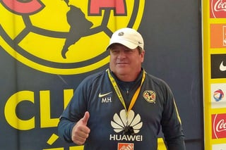 Miguel Herrera y las Águilas del América se enfrentan el domingo a los Pumas en Ciudad Universitaria. (Agencias)