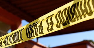 Un hombre fue asesinado mientras que sus dos presuntos hijastros resultaron lesionados. (ARCHIVO) 