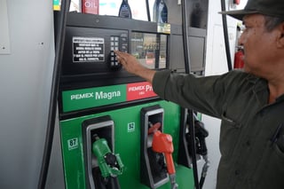 Factores. Estima que el freno en el precio de la gasolina será un factor positivo para que los precios disminuyan. (ARCHIVO)