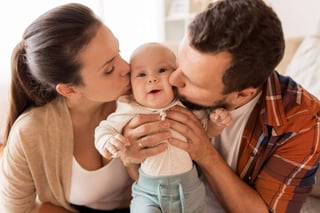 La muestra de amor a los infantes es elemental para el proceso biológico y el desarrollo emocional de los primeros siete años de su vida. (ARCHIVO)
