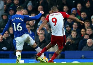#VIDEO Jugador de Everton sufre impactante fractura de pierna