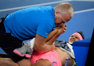 Rafael Nadal se tuvo que retirar por una lesión en la pierna derecha. (AP)