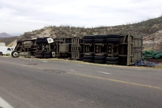 Volcadura en la carretera Cuencamé-Yerbaniz deja sólo daños
materiales. (EL SIGLO DE TORREÓN)