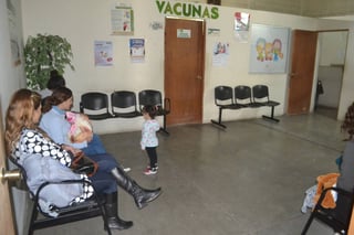 Inmunización. Algunas madres de familia ya fueron a pedir informes a la Jurisdicción Sanitaria VI. (ANGÉLICA SANDOVAL)