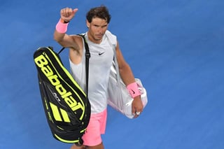 Rafael Nadal tuvo que abandonar el juego de cuartos de final ante Marin Cilic en el Abierto de Australia por una lesión en la pierna derecha. (EFE)