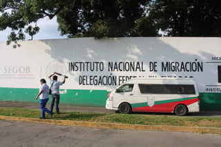 Un migrante hondureño falleció y otros 20 resultaron heridos en un accidente vial ocurrido esta madrugada en Guatemala cuando estaban siendo retornados a su país natal, informó el Instituto Nacional de Migración (INM) de México. (ARCHIVO)