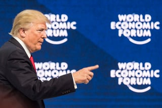 'Estoy aquí para representar los intereses de los estadounidenses y para reafirmar la amistad y la cooperación de EU a la hora de crear un mundo mejor', dijo Trump en su esperado discurso ante el Foro Económico Mundial de Davos. (AP)