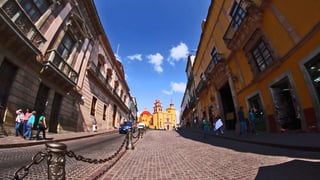  La dirección de Información y Análisis de la Secretaría de Turismo señaló que Guanajuato recibió 29.2 millones de visitantes durante 2017, con un incremento del 16 por ciento, así como una derrama económica de 90 mil 348 millones de pesos, 8 por ciento más que en 2016. (ARCHIVO)
