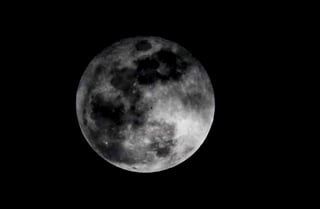 La coincidencia de una superluna que además será la segunda Luna llena del mes y el eclipse total se llama en algunos medios estadounidenses Luna azul, algo que nada tiene que ver con su color, explica el IAC en un comunicado. (ARCHIVO)
