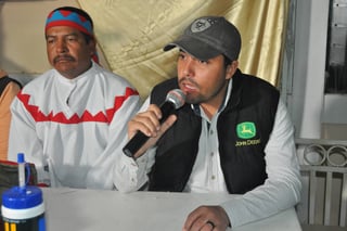 Unidad. Joaquín, miembro del Barzón en Chihuahua forma parte de la Caravana por la Dignidad, que se encuentra en Torreón. (GUADALUPE MIRANDA)