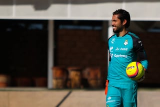 Joel García, del Santos Laguna, durante el entrenamiento previo a la jornada 4 del torneo Clausura 2018 de la Liga MX, en el complejo deportivo Territorio Santos Modelo. 