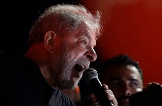 Lula insistió en presentarse como 'víctima' de una 'persecución política' que, según afirmó, tiene como objetivo principal impedir que vuelva a postularse a la Presidencia en las elecciones previstas para octubre próximo. (ARCHIVO)