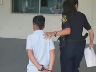 La madre del menor, Mercy Alvarez, dijo que su hijo no tiene algún trastorno mental, y describió el arresto como un “abuso de la policía”. (ESPECIAL)