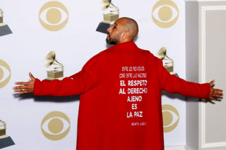 El esposo de la cantante Alicia Keys, lució a una chamarra roja en la que se leía la más famosa frase del ex presidente mexicano. (ARCHIVO)