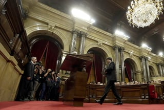 Incertidumbre. El Parlamento de Cataluña está pendiente de conocer si el expresidente Carles Puigdemont acudirá este martes para someterse a votación de investidura que le permita regresar al cargo. (ARCHIVO) 
