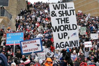 Aficionados de los Patriots despidieron a sus ídolos antes del viaje a Minnesota. Miles de fanáticos acuden  a despedida de Patriots