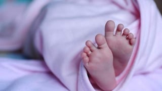 La menor fue sometida a una operación quirúrgica y su estado es crítico, confirmó un alto oficial de la policía india al dar cuenta de la violación contra la bebé y aseguró que el agresor ya fue arrestado. (ARCHIVO)