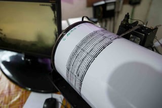 Horas. El sismógrafo detectó los movimientos entre  las 18:24 horas hasta las 09:25 horas. (EL SIGLO DE TORREÓN)