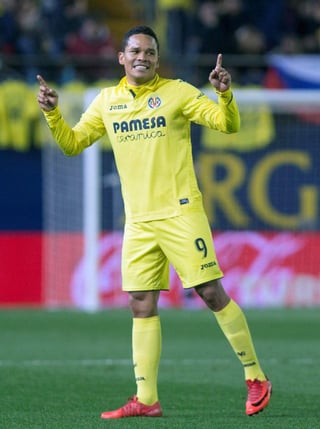 El delantero colombiano del Villarreal Carlos Bacca celebra su gol, tercero del equipo frente a la Real Sociedad, el pasado 27 de enero. (EFE)