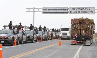 Autoridades estatales, en coordinación con fuerzas federales, el Ejército Mexicano y los municipios, incrementarán los operativos de seguridad que realizan en Nuevo León, señaló el gobernador interino, Manuel González Flores. (ARCHIVO)