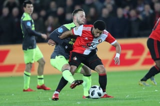 El PSV de Hirving Lozano perdió ayer 2-0 ante Feyenoord y quedó fuera en cuartos de final de la Copa de Holanda. (Cortesía Feyenoord)