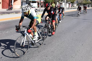 El bulevar Miguel Alemán de Ciudad Lerdo, fungirá como sede de la tradicional prueba ciclista del 5 de febrero en la región. (Archivo)   