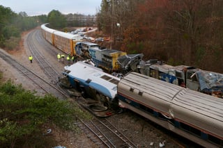 El tren Amtrak 91, en ruta desde Nueva York hasta Miami con 139 pasajeros y ocho tripulantes, colisionó contra un tren CSX alrededor de las 02:30 de la madrugada. 