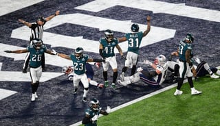 Unas 103.4 millones de personas vieron a los Eagles de Filadelfia derrotar a los Patriots de Nueva Inglaterra en el Super Bowl, la menor audiencia para el evento anual más grande de la televisión desde 2009. (Archivo)