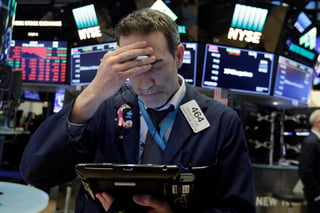 Miedo. Wall Street fluyó a contracorriente de los buenos augurios de la economía y vivió una jornada de pánico en la que el Dow Jones sufrió un fuerte descalabro. (AP)