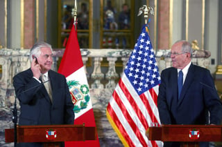 Tillerson culminó hoy su visita a Perú con una reunión con Kuczynski en el Palacio de Gobierno de Lima donde ambos intercambiaron ideas sobre las acciones a emprender para lograr que Venezuela 'vuelva a su ruta institucional'. (EFE)