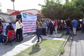 Paro. La protesta en la oficina de telesecundarias dejó sin clases a unos 4,300 alumnos de este sistema en La Laguna de Durango. (EL SIGLO DE TORREÓN)