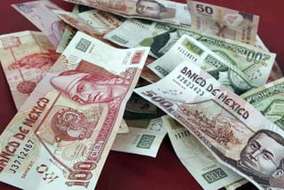 En México, solo 1.2 por ciento de las personas que ahorra en un banco cuenta con un fondo de inversión, debido a una serie de mitos y poca educación sobre el tema, señaló el director general de LaTasa.mx, Diego Paillés. (ARCHIVO)