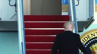 A través de redes sociales se popularizó un video en el que se observa la cabeza calva del presidente número 45 de Estados Unidos, Donald Trump. (TWITTER)