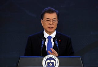El portavoz destacó que el presidente Moon planea mantener una reunión y tener un almuerzo con la delegación norcoreana, aunque no dio detalles sobre el lugar y la hora. (ARCHIVO)