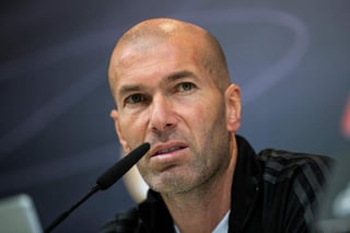 Durante la conferencia de prensa, previa al juego de este sábado contra la Real Sociedad, el francés disipó las dudas sobre el volante español, al destacar que “Isco me encanta es muy bueno, quiero que se quede toda la vida aquí, todo lo que se dijo (sobre su salida a pedido expreso de Zidane) es mentira”. (EFE)